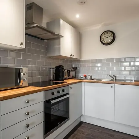 Cosy 1 Bed Flat In