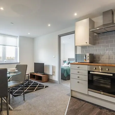 Cosy 1 Bed Flat In Apartment *