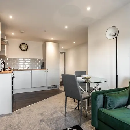 Cosy 1 Bed Flat In *