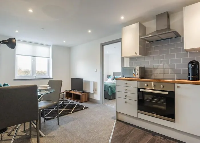 Cosy 1 Bed Flat In Apartment *