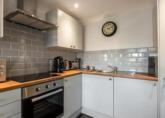 Cosy 1 Bed Flat In *