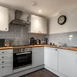 Cosy 1 Bed Flat In Appartement *
